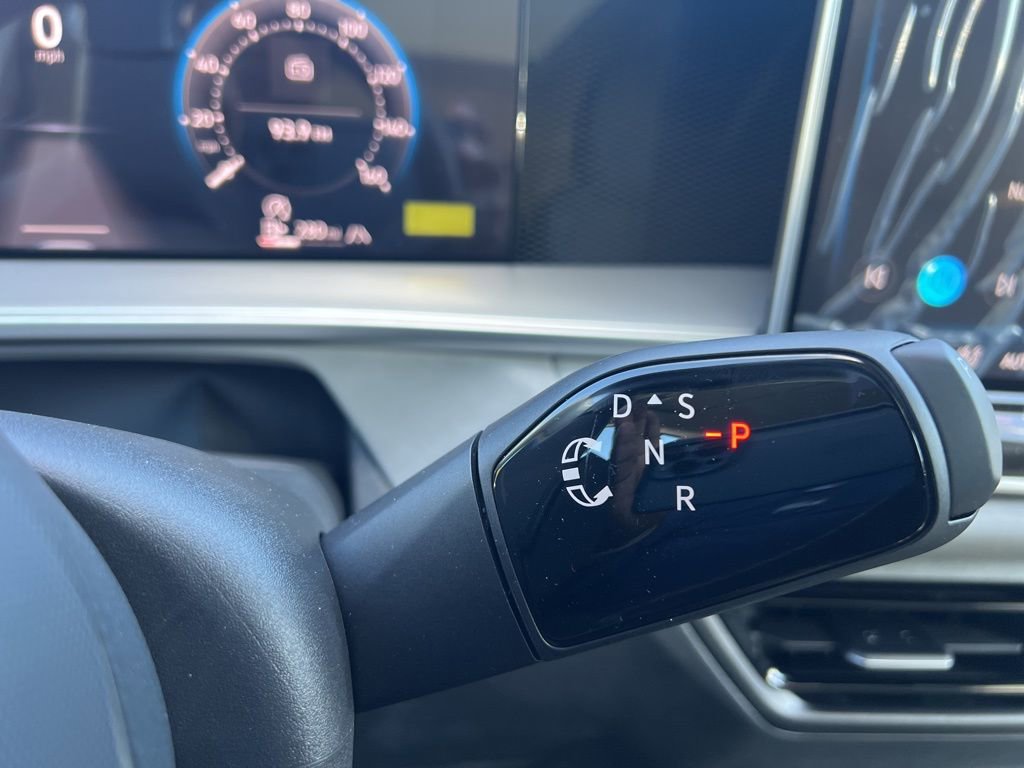 New 2025 Volkswagen Tiguan SE image 32