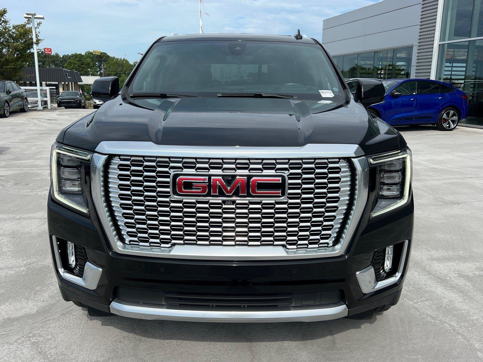 Used 2021 GMC Yukon Denali w/ Denali Premium Package AWD/4WD image 2