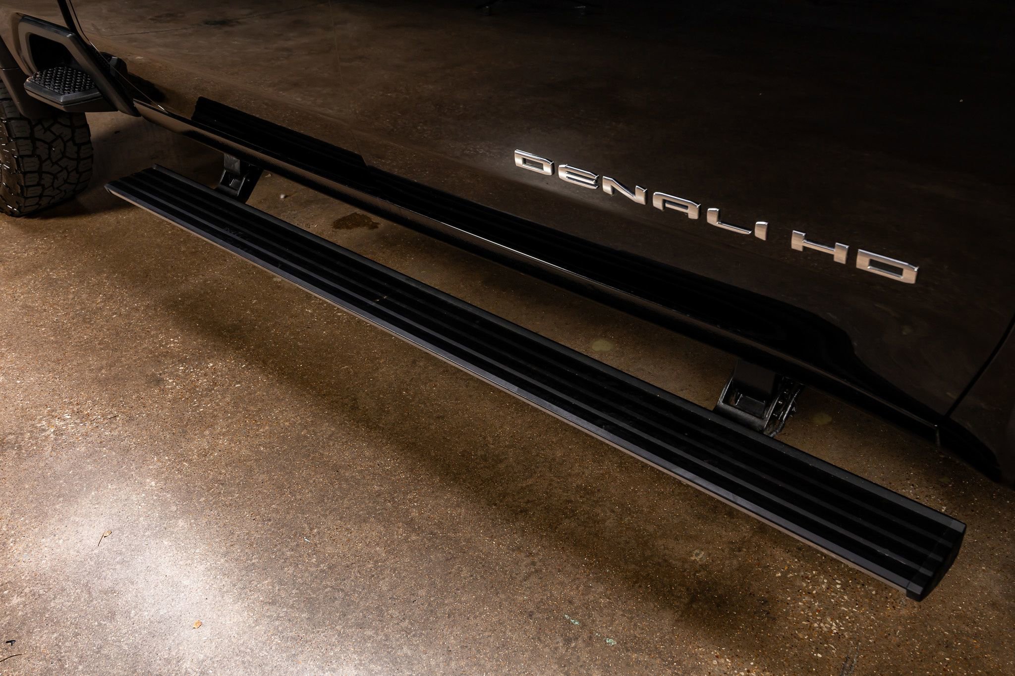 Used 2023 GMC Sierra 3500 Denali w/ Denali Black Diamond Edition image 12