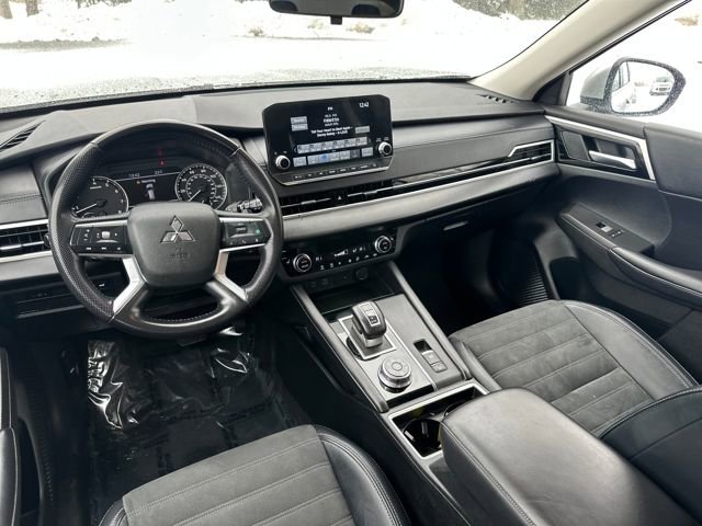 Used 2024 Mitsubishi Outlander AWD image 26