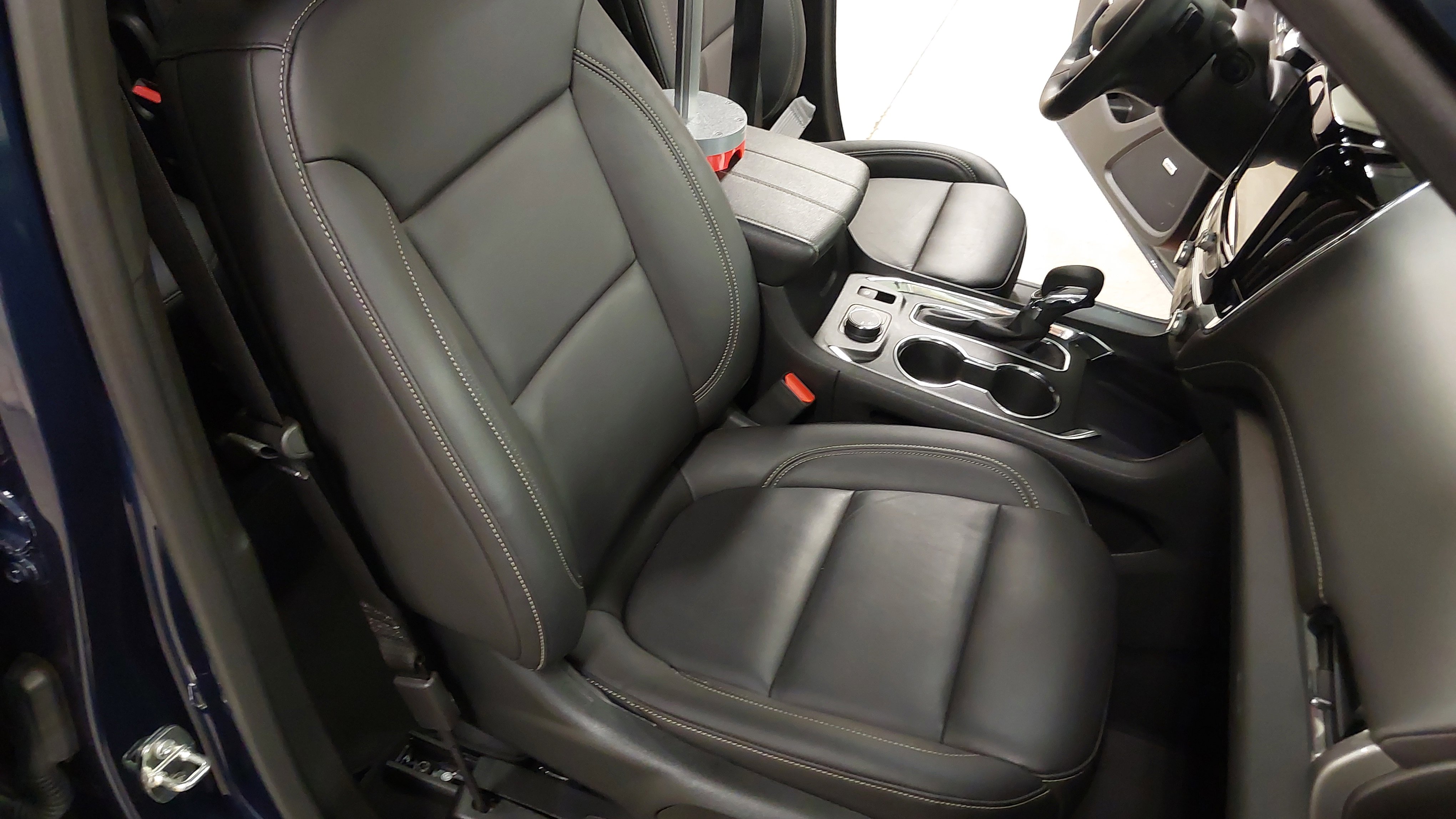 Used 2023 Chevrolet Traverse LT w/ LT Premium Package image 28