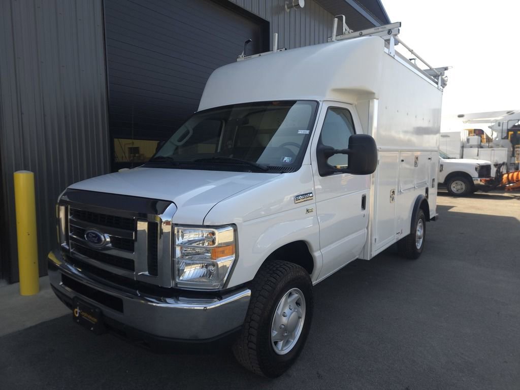 Used 2015 Ford E-350 and Econoline 350 Super Duty RWD image 2
