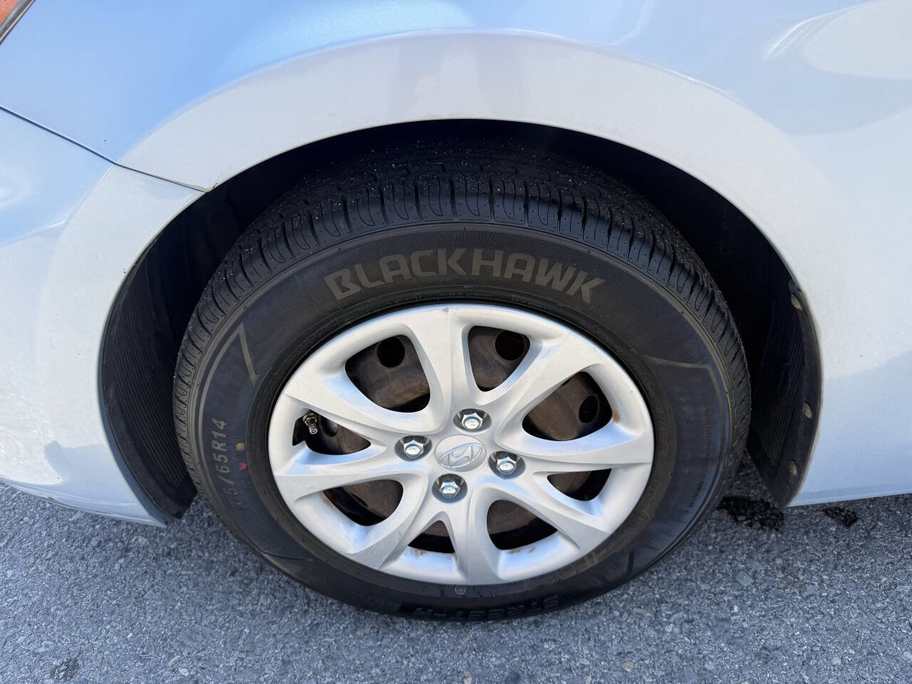 Used 2012 Hyundai Accent GLS FWD image 24