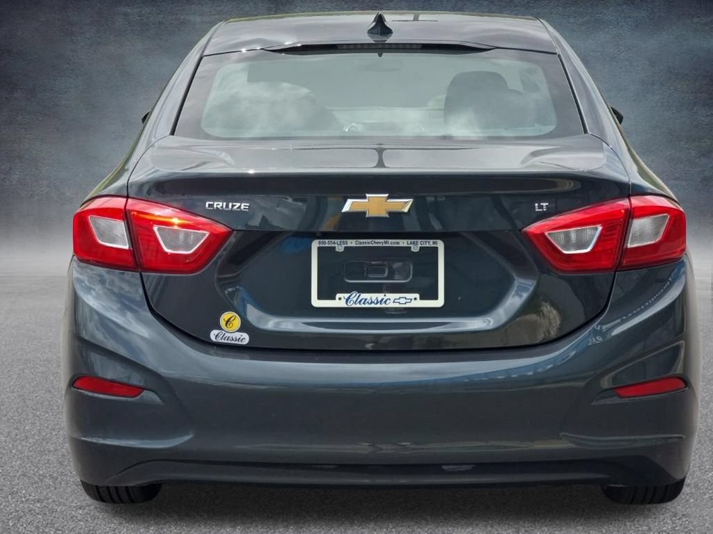 Used 2018 Chevrolet Cruze LT w/ LT Convenience Package FWD image 5