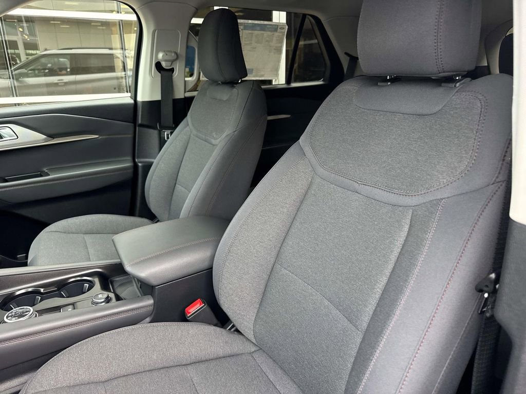 Used 2025 Ford Explorer Active image 22