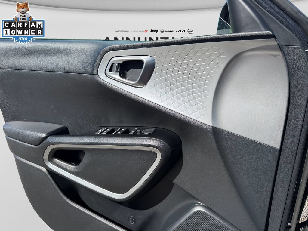 Certified 2025 Kia Soul LX w/ LX Technology Package FWD image 28