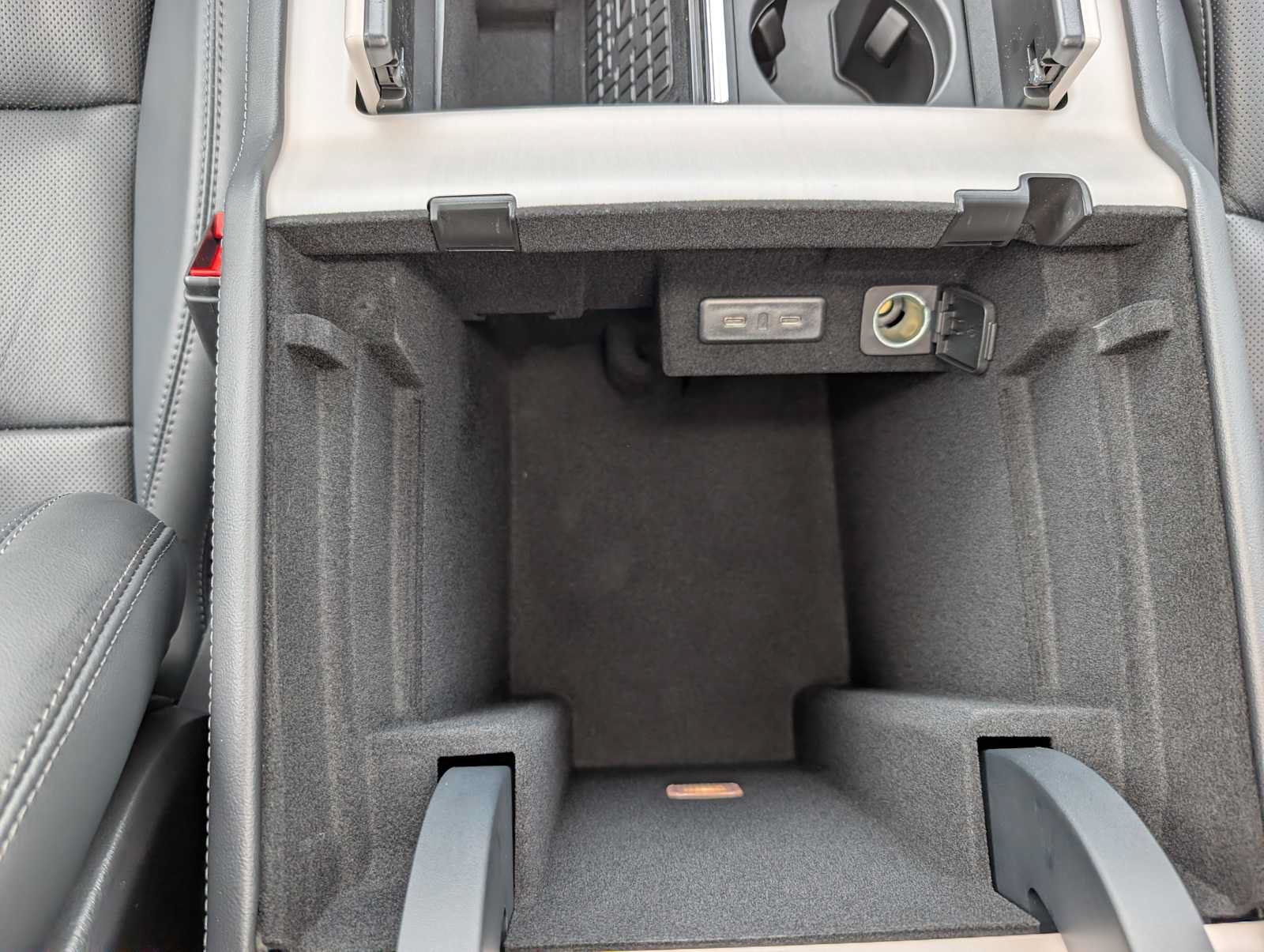 New 2026 Lincoln Navigator L Reserve w/ Jet Appearance Package AWD/4WD image 14