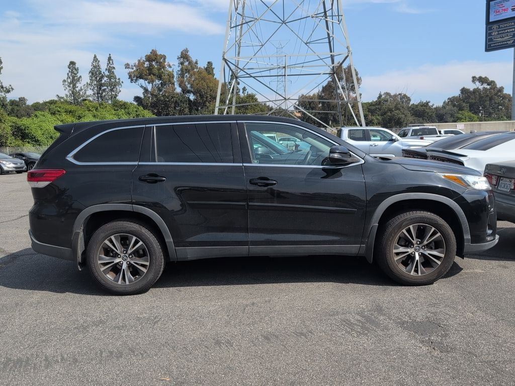 Used 2019 Toyota Highlander LE video 2