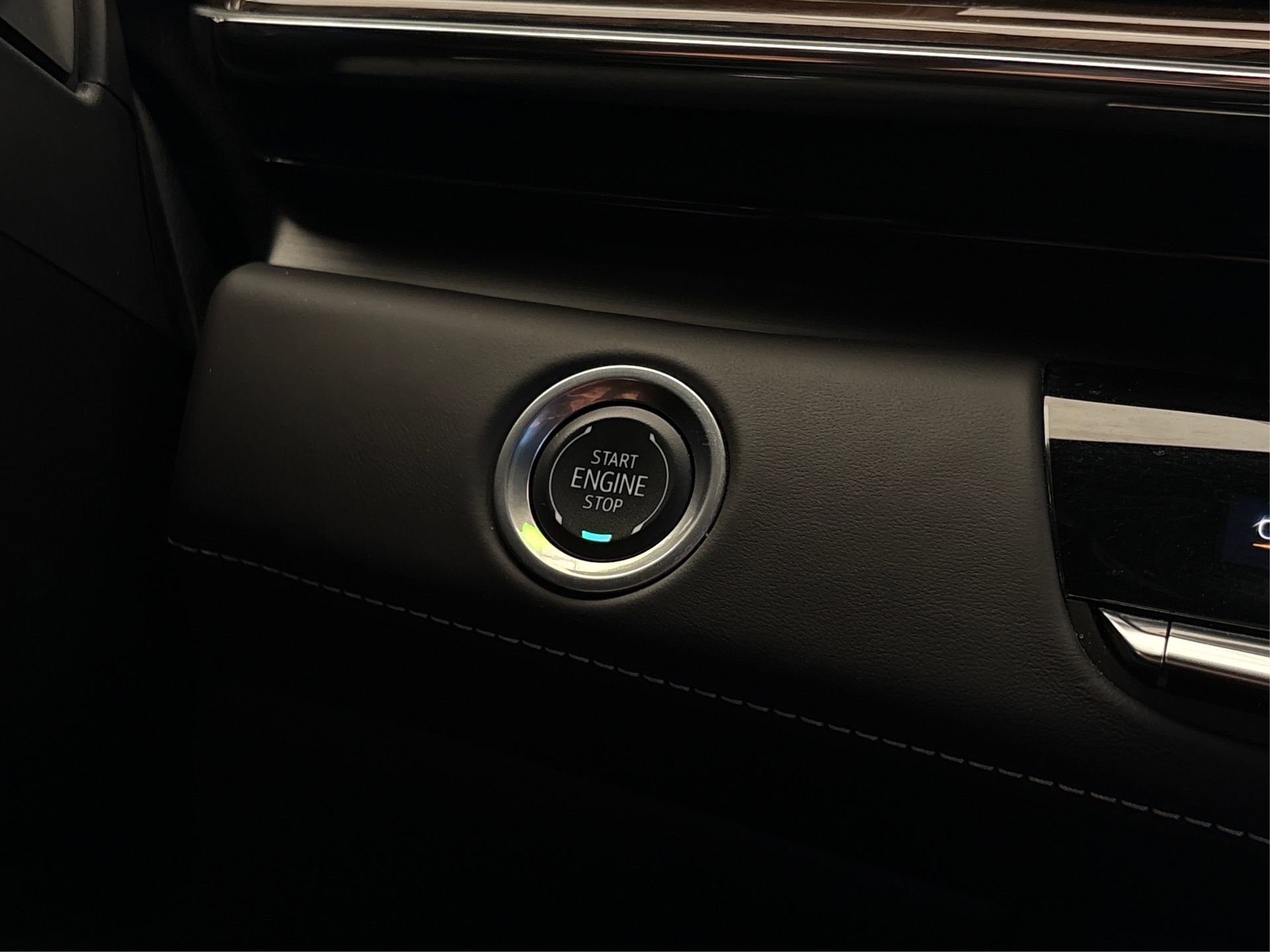 Used 2024 Cadillac Escalade Premium Luxury Platinum image 28