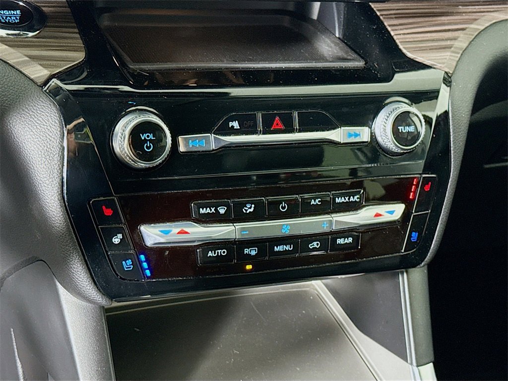 Used 2024 Ford Explorer Limited image 8