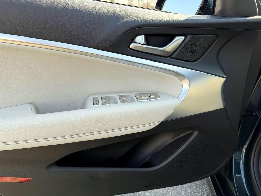 Certified 2024 Genesis G70 2.5T image 16