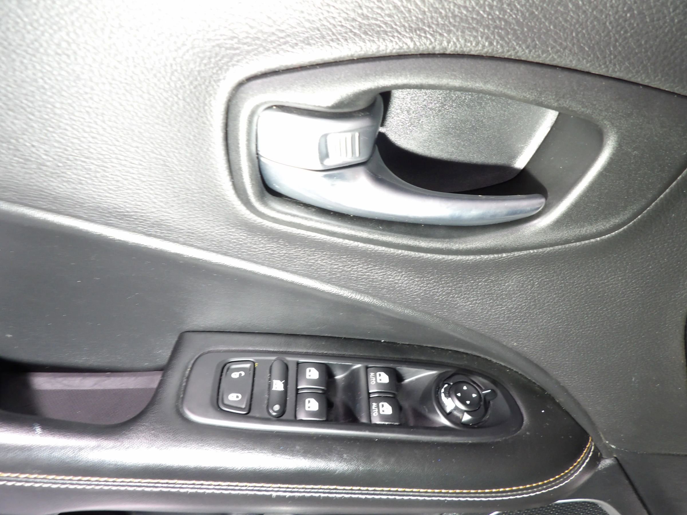 Used 2017 Jeep Compass Latitude image 8