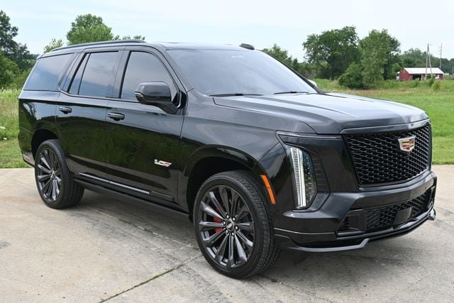 Used 2026 Cadillac Escalade V AWD/4WD image 3
