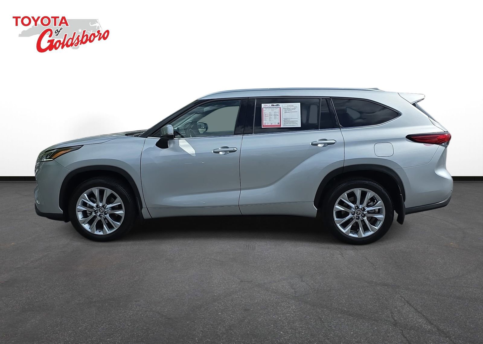 Used 2023 Toyota Highlander Limited image 8