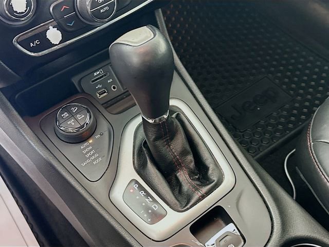 Used 2015 Jeep Cherokee Trailhawk w/ Comfort/Convenience Group image 18