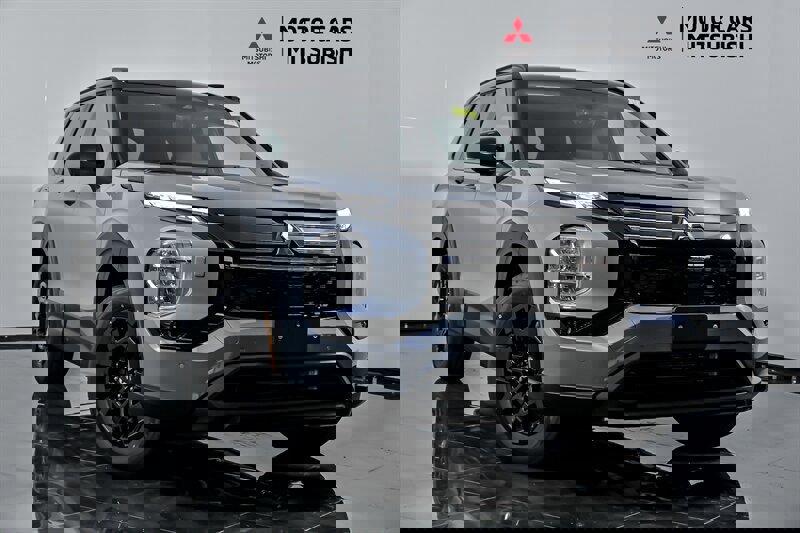 New 2025 Mitsubishi Outlander AWD image 1
