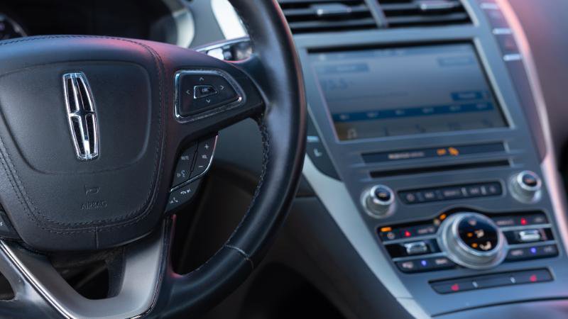 Used 2017 Lincoln MKZ Premiere image 9