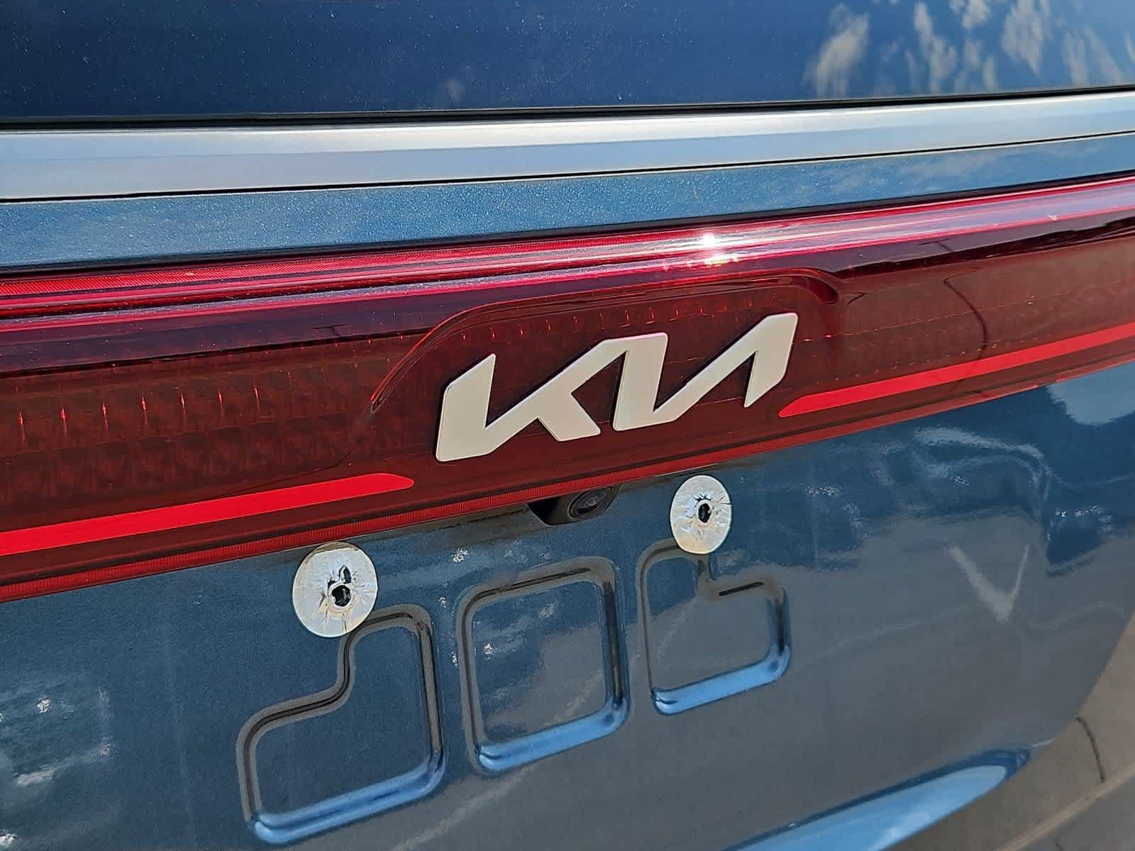 Used 2023 Kia Carnival SX FWD image 11
