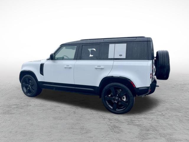 Used 2024 Land Rover Defender 110 X-Dynamic SE image 5