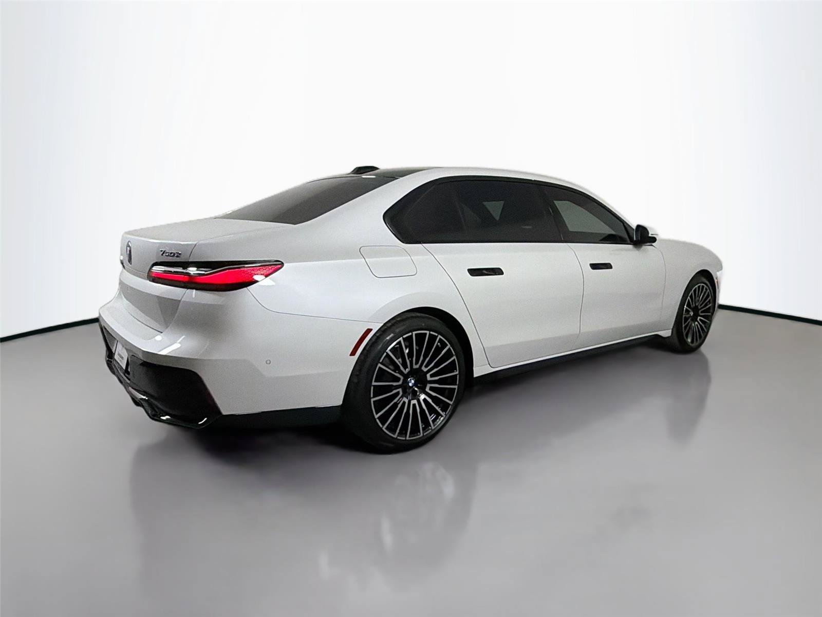 New 2026 BMW 750e xDrive AWD/4WD image 5