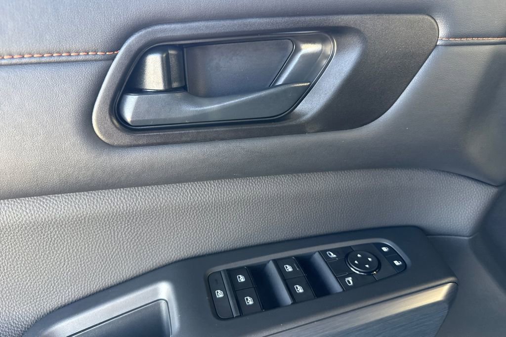 Used 2025 Nissan Pathfinder Rock Creek AWD/4WD image 10