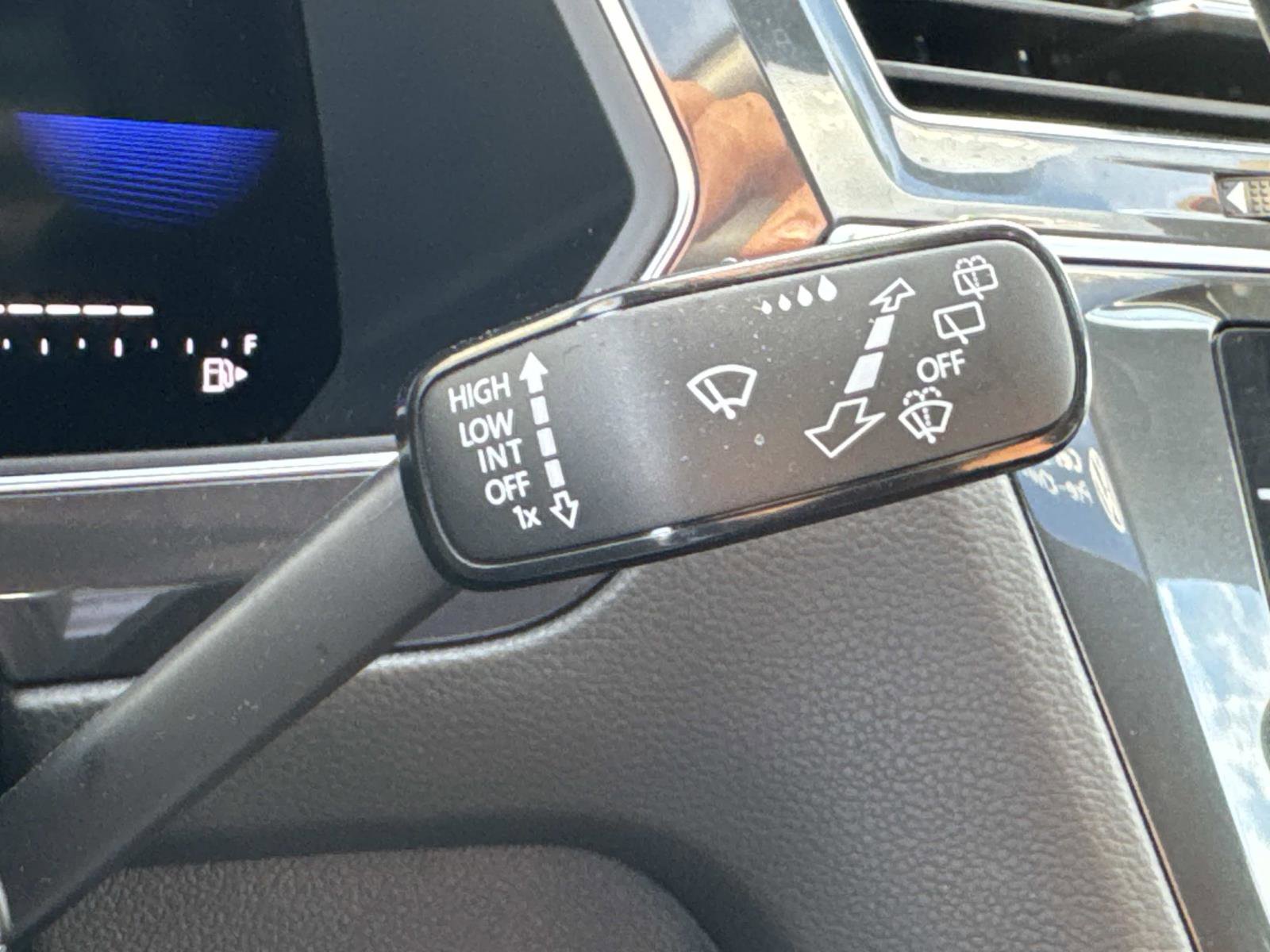 Certified 2023 Volkswagen Tiguan SE image 27