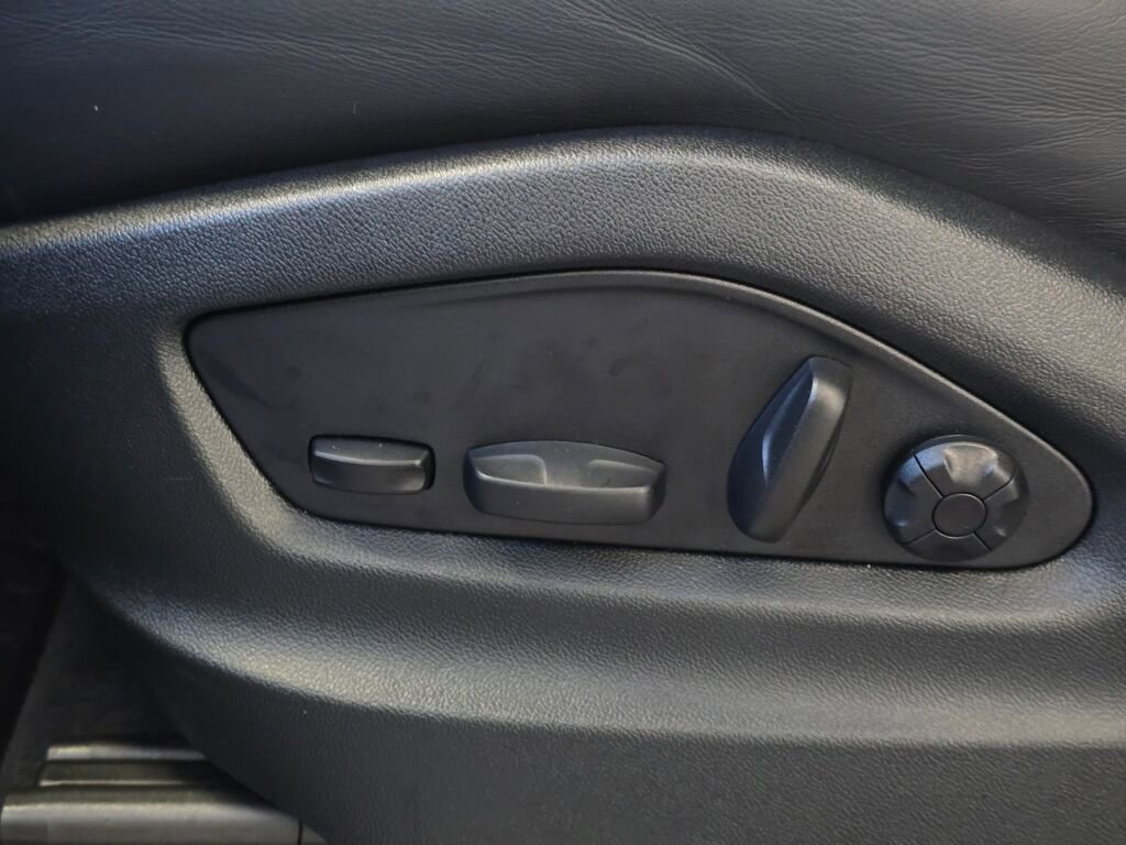 Certified 2025 Porsche Cayenne Coupe image 40