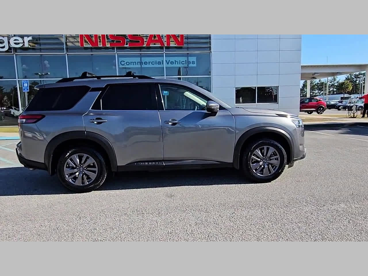 Used 2022 Nissan Pathfinder SV w/ SV Black Package image 37