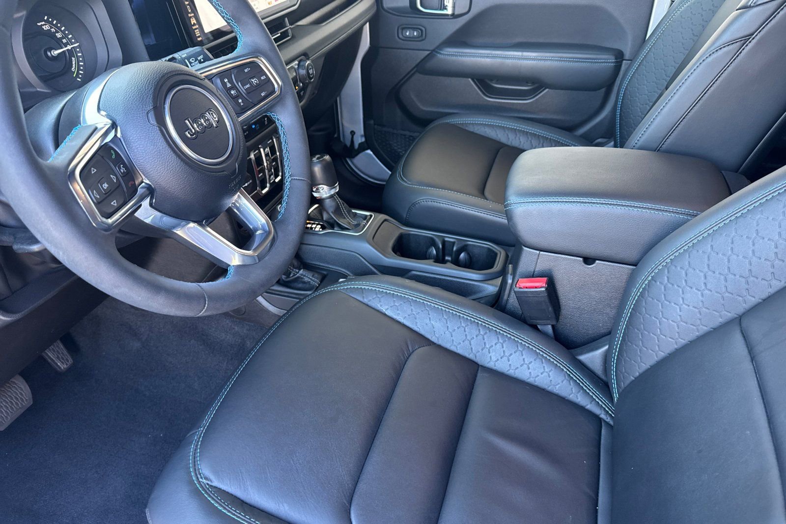 Used 2024 Jeep Wrangler High Altitude AWD/4WD image 13