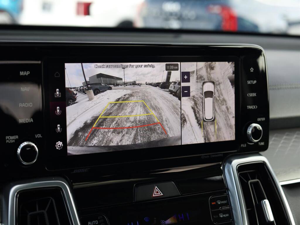 Used 2023 Kia Sorento SX image 19