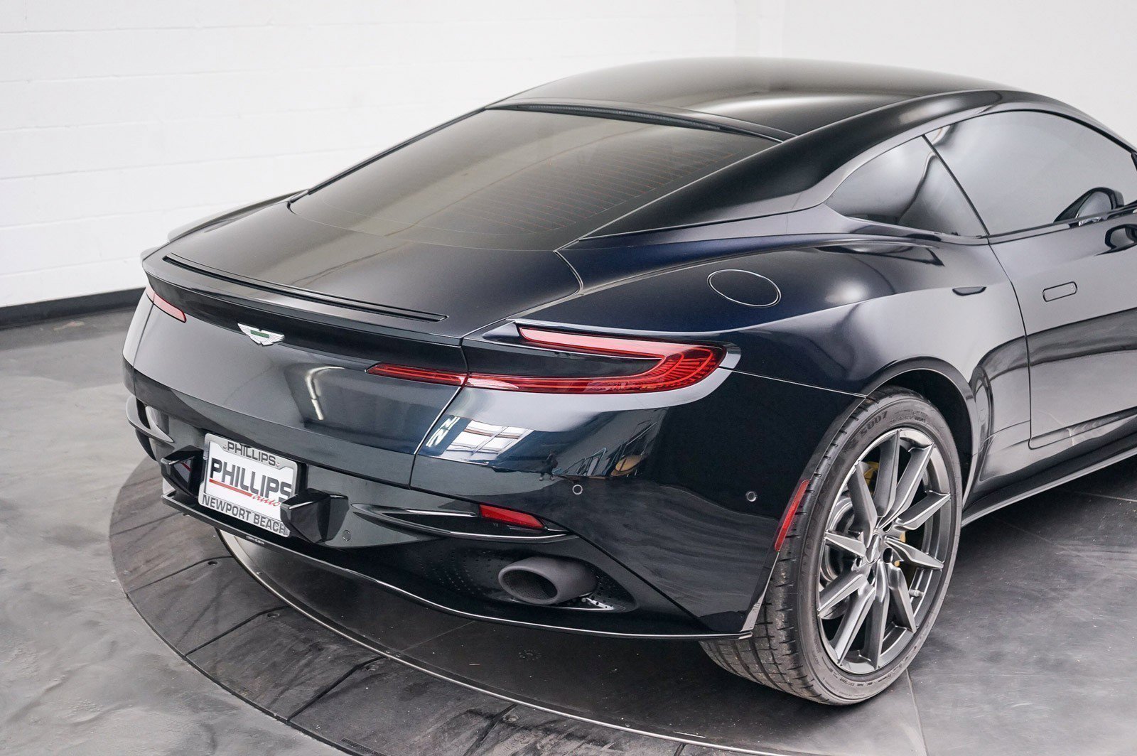 Used 2017 Aston Martin DB11 V12 image 5