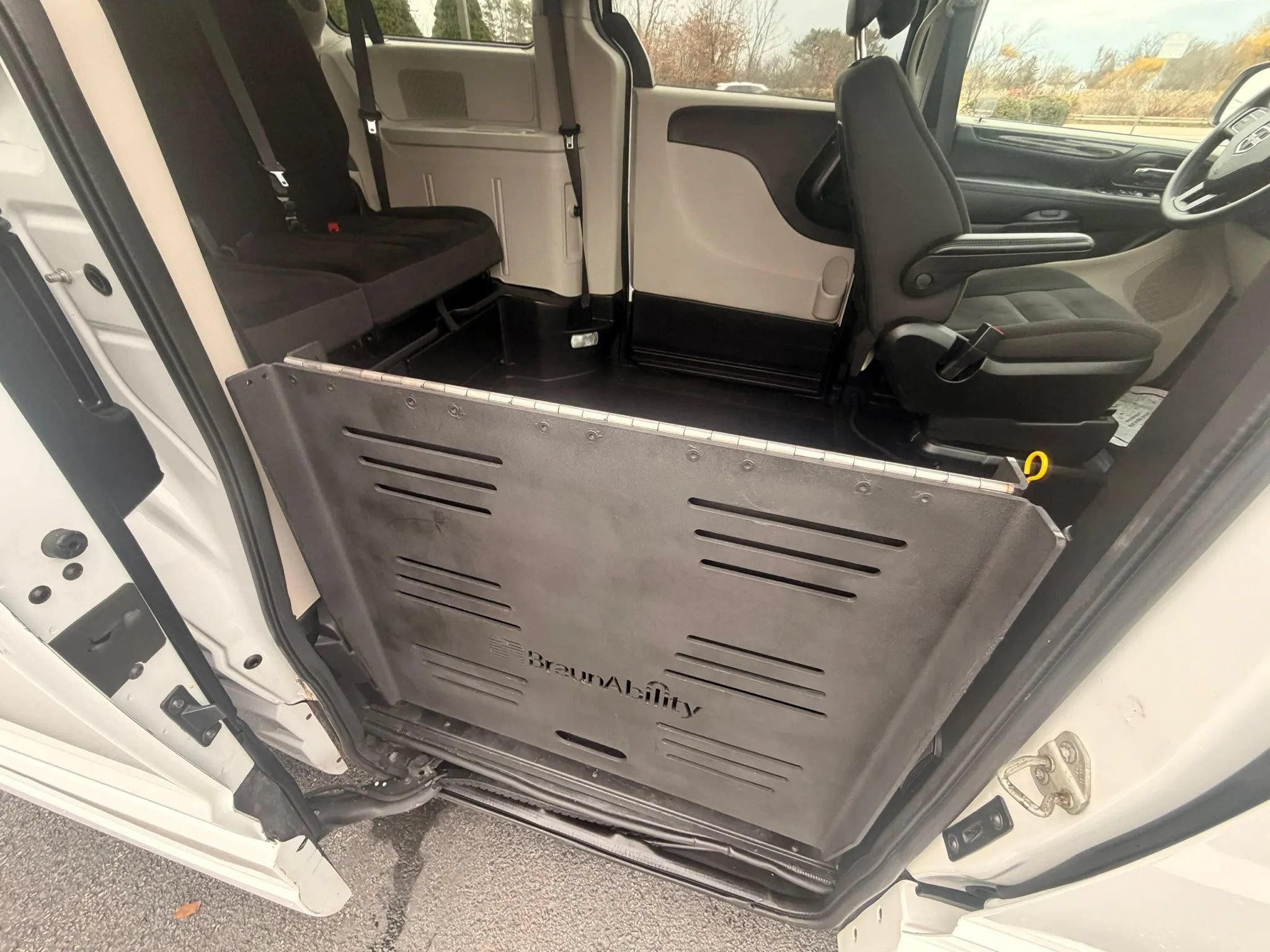 Used 2019 Dodge Grand Caravan SE FWD image 15