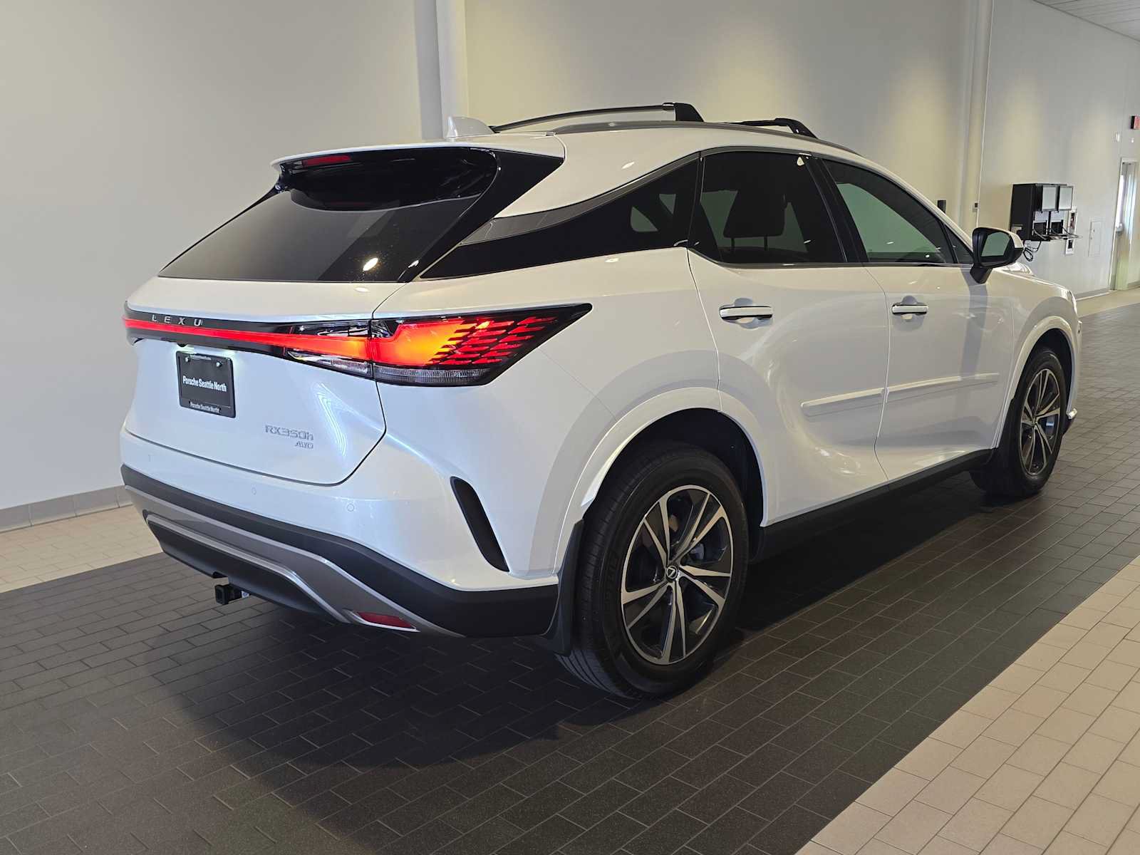Used 2024 Lexus RX 350h AWD/4WD image 7