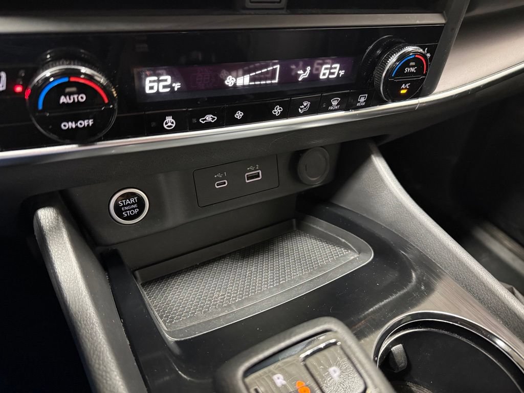 Used 2023 Nissan Rogue SV w/ SV Premium B Package FWD image 17