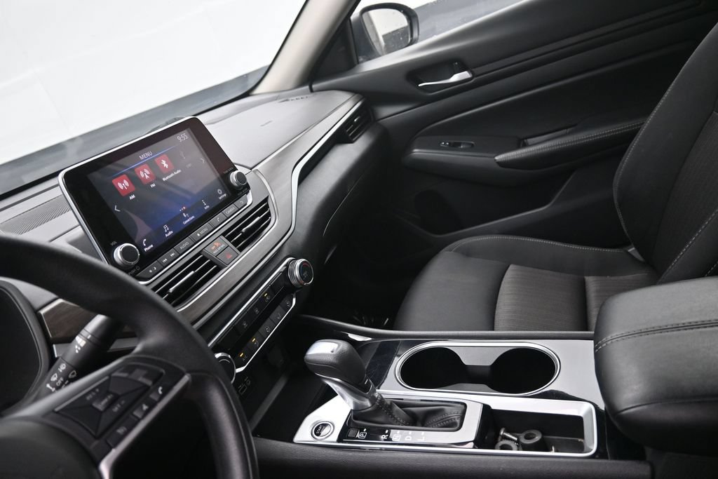 Used 2024 Nissan Altima 2.5 SV FWD image 18