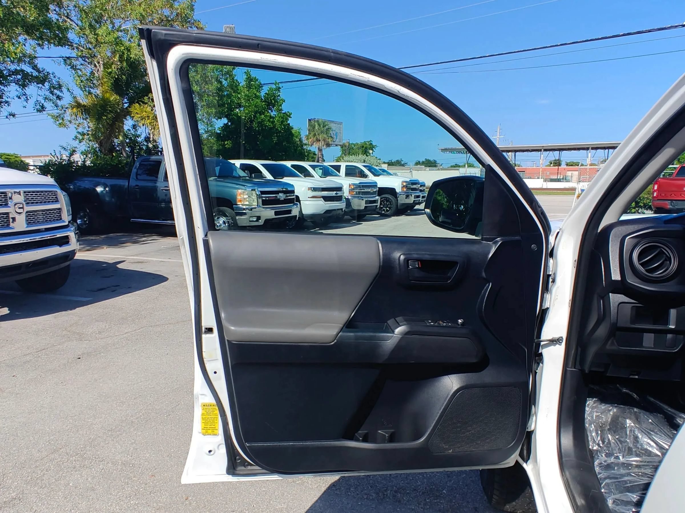 Used 2017 Toyota Tacoma SR RWD image 10