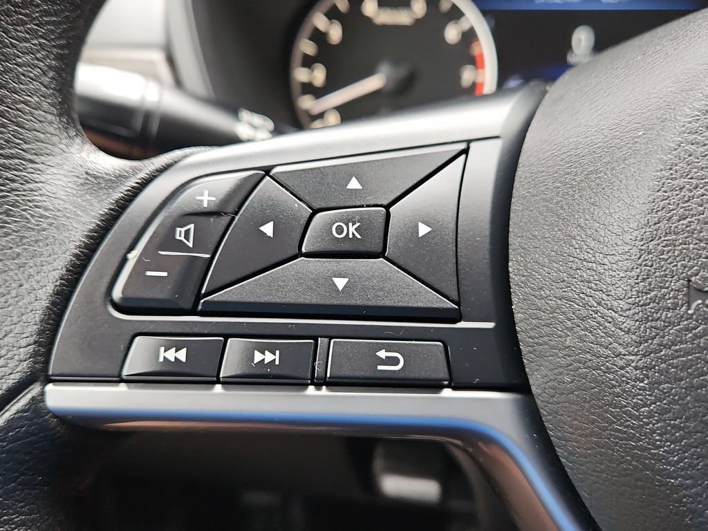 Used 2025 Nissan Altima 2.5 SV FWD image 21