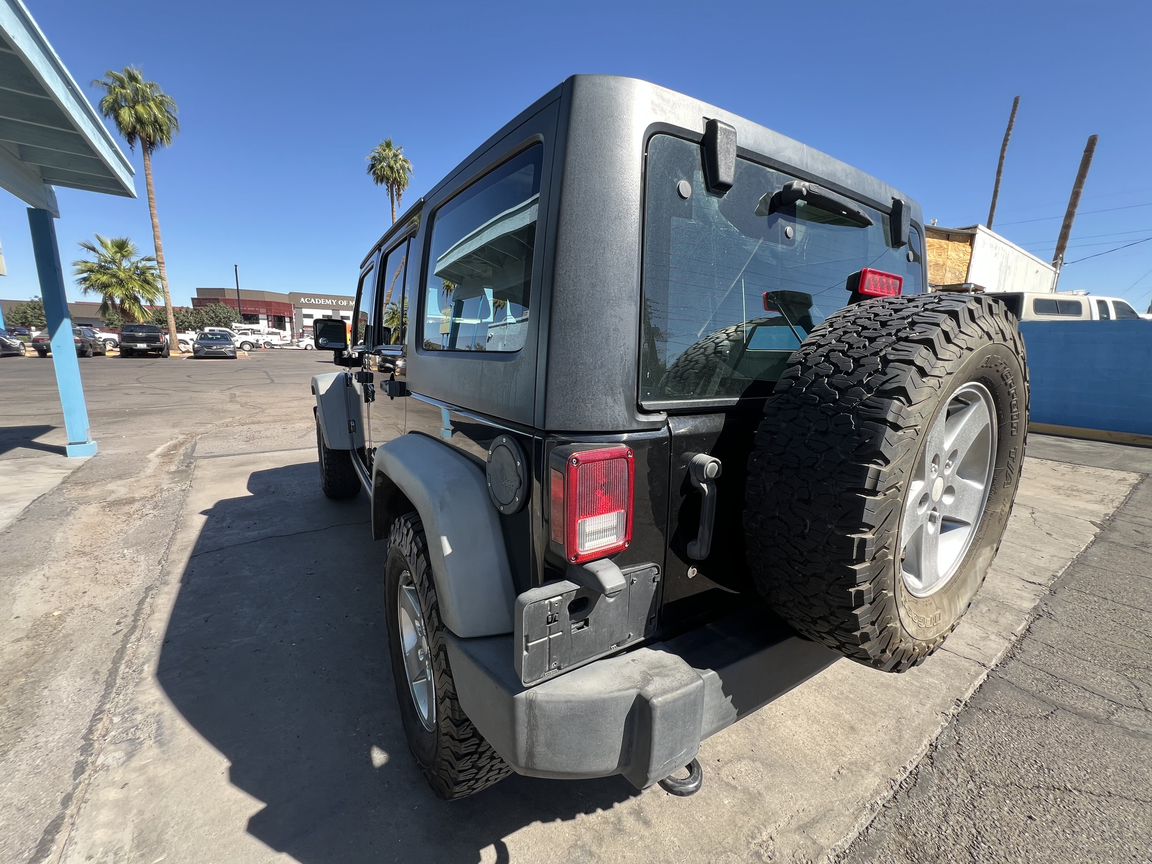 Used 2012 Jeep Wrangler Unlimited Rubicon w/ Connectivity Group AWD/4WD image 5