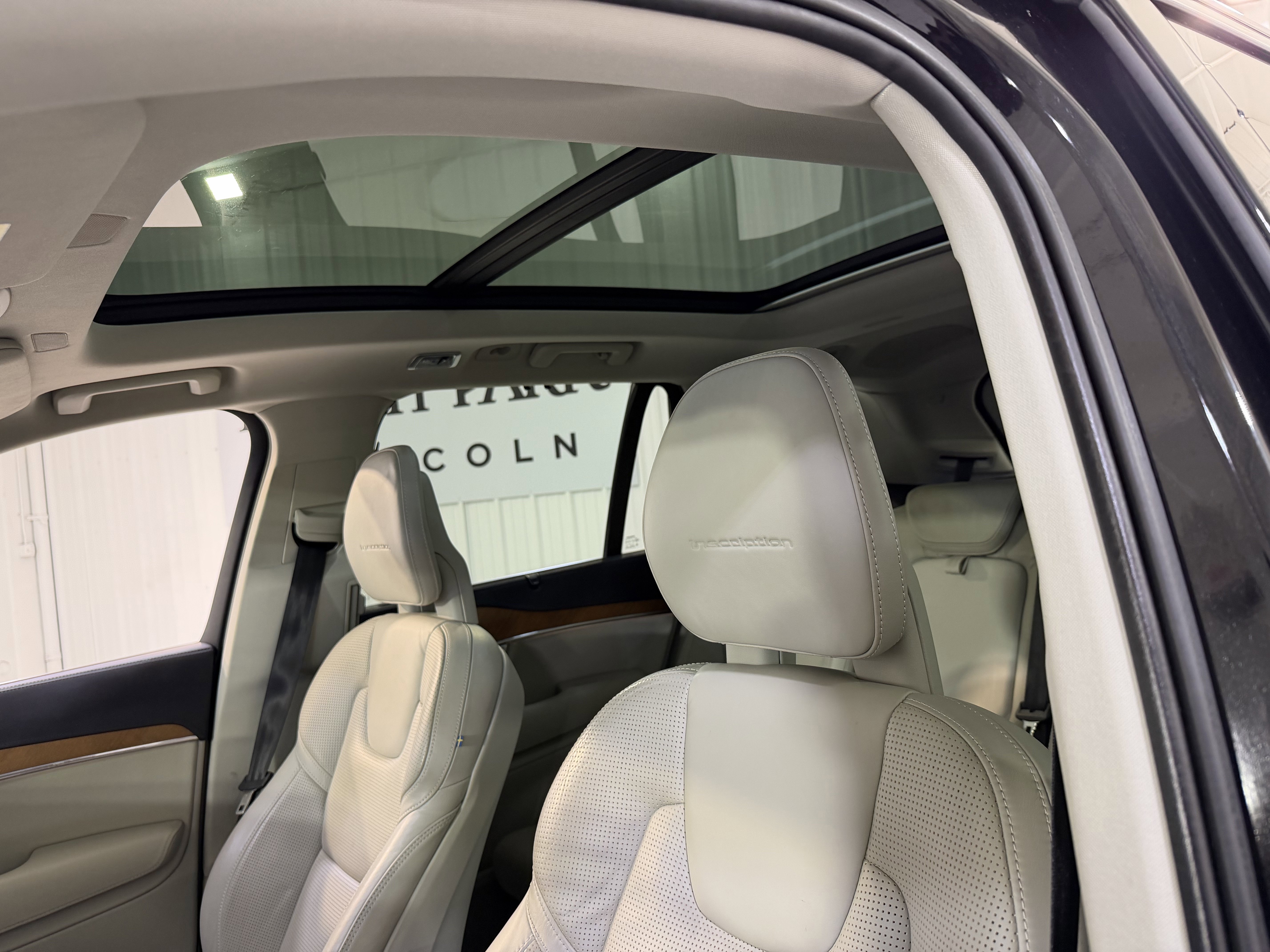 Used 2016 Volvo XC90 T6 Inscription w/ Vision Package AWD/4WD image 10