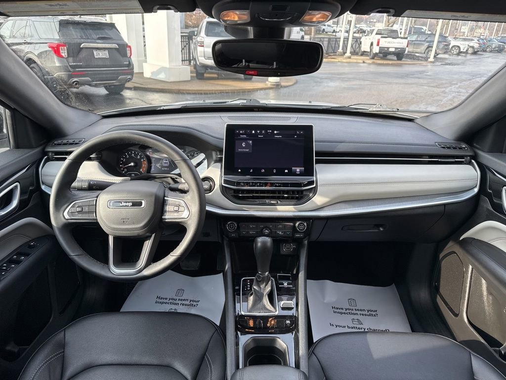 Used 2025 Jeep Compass Limited image 20