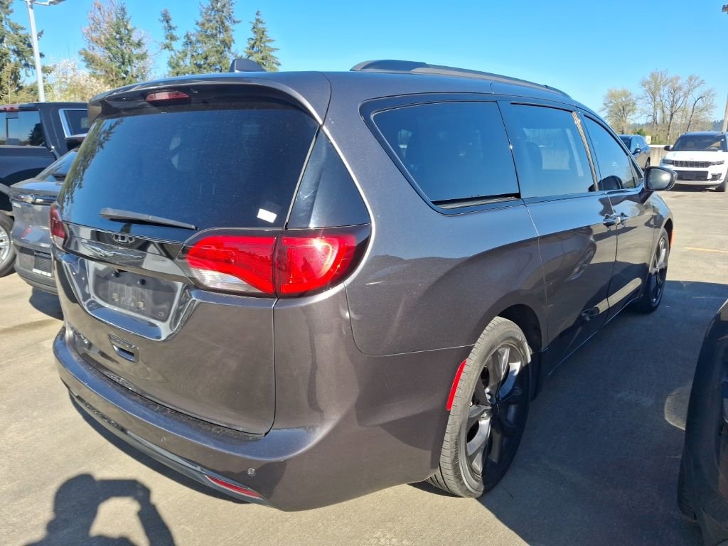 Used 2019 Chrysler Pacifica Touring-L Plus w/ S Appearance Package image 6