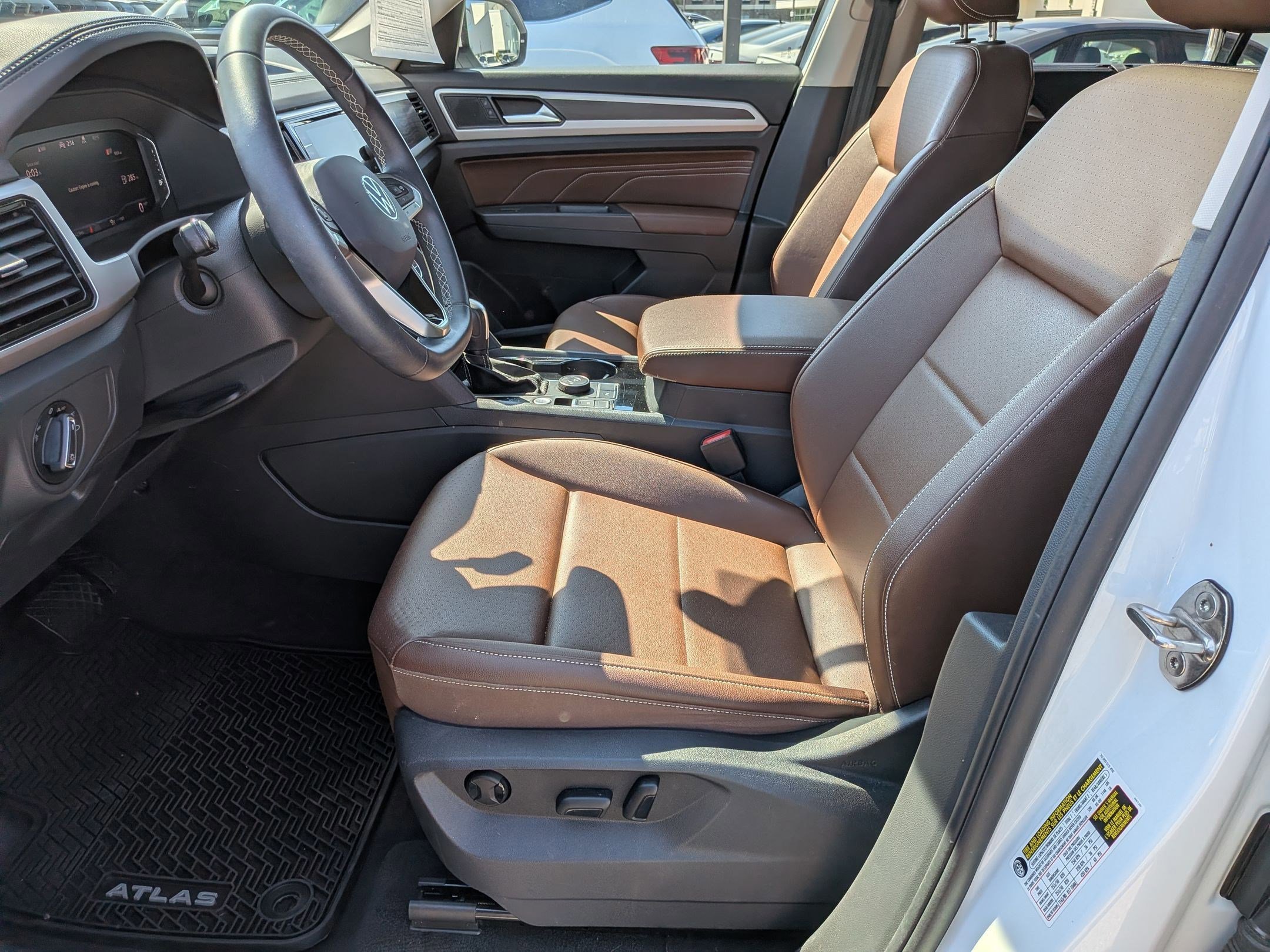 Used 2023 Volkswagen Atlas SE w/ Panoramic Sunroof Package AWD/4WD image 14