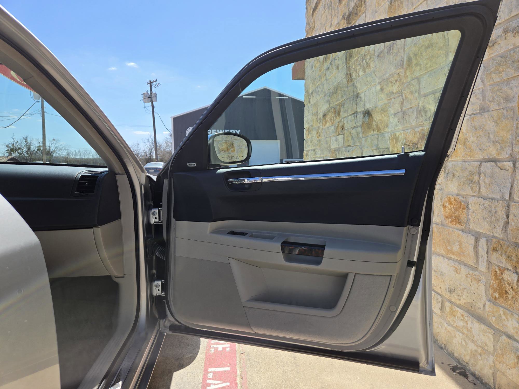 Used 2006 Chrysler 300 C image 11