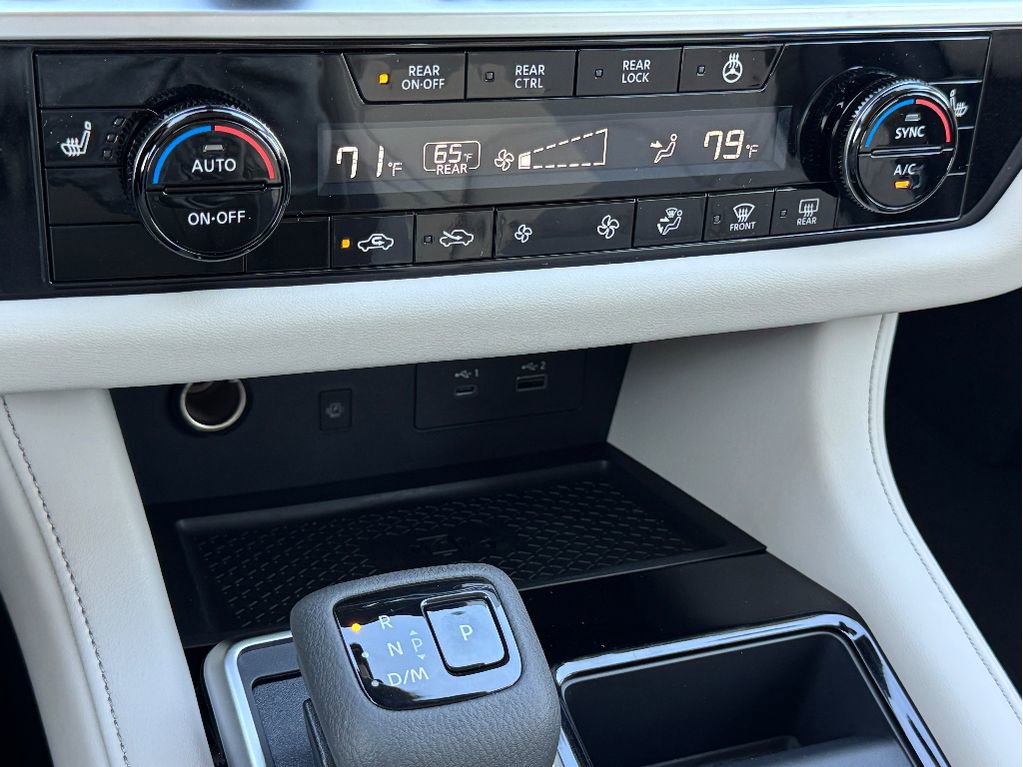 New 2025 Nissan Pathfinder SL w/ Black Appearance Package image 16