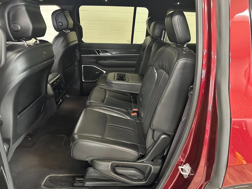 Used 2022 Jeep Wagoneer Series II image 37