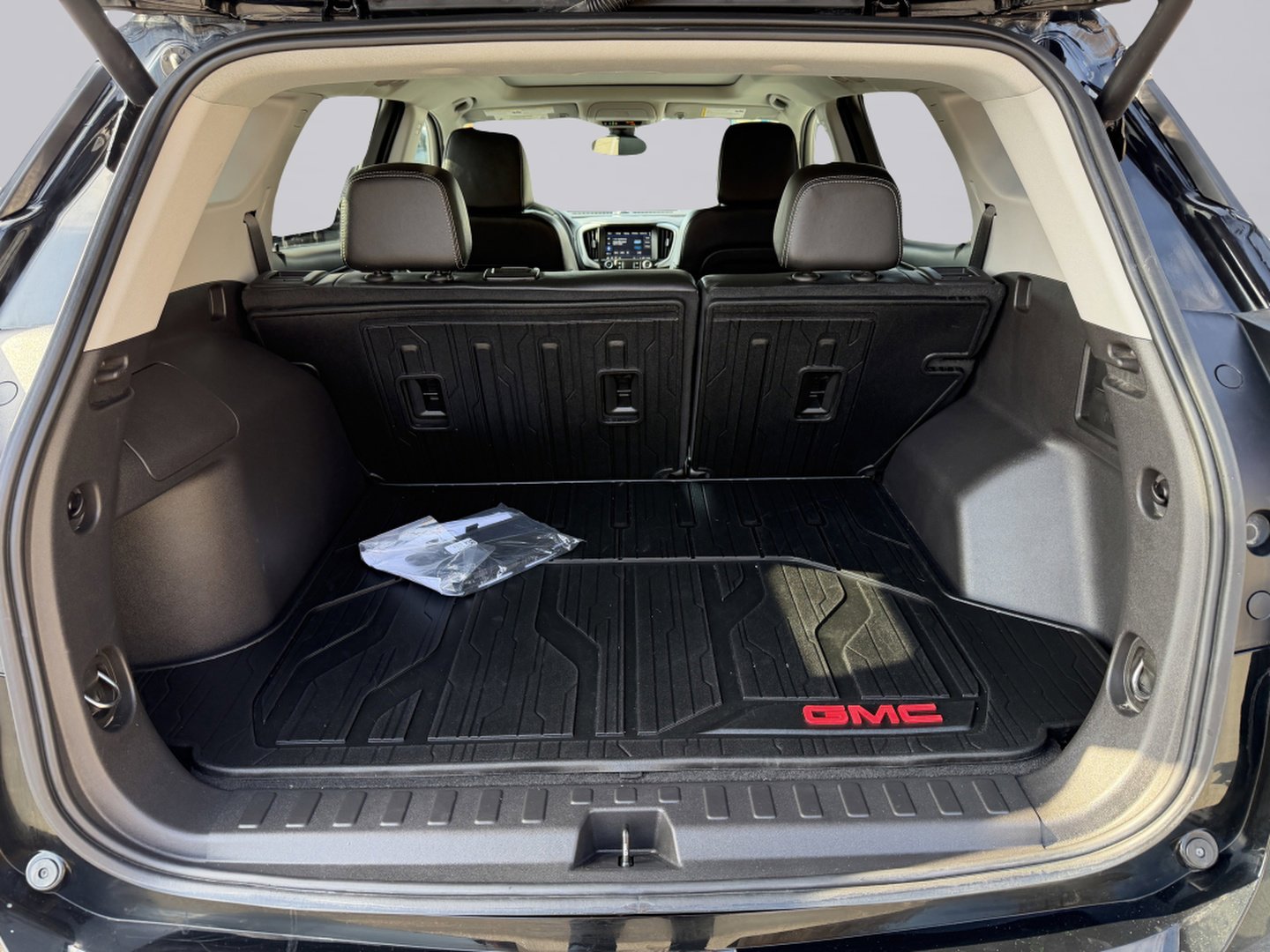 Used 2024 GMC Terrain SLT w/ Infotainment Package II image 15