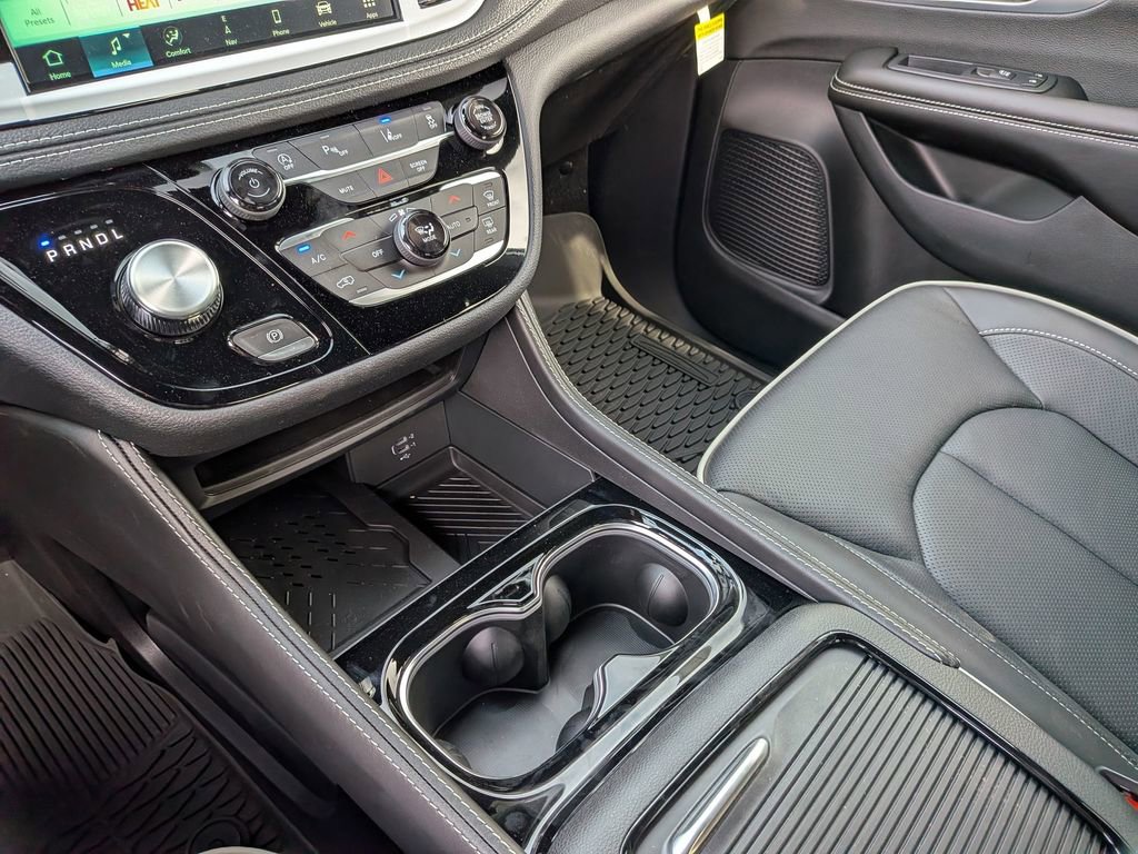 New 2026 Chrysler Pacifica Limited image 11
