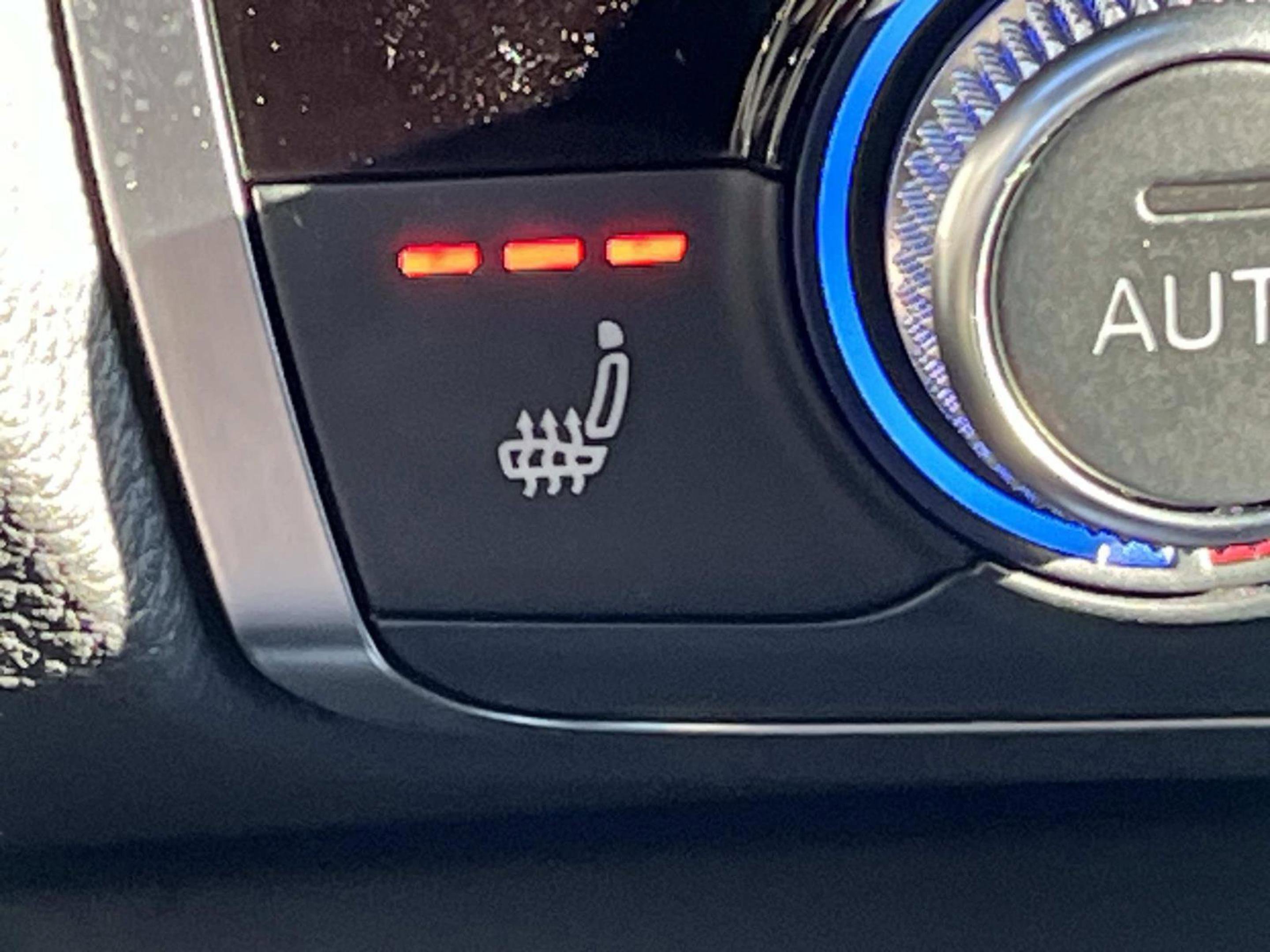 Used 2025 Audi Q3 2.0T Premium image 36