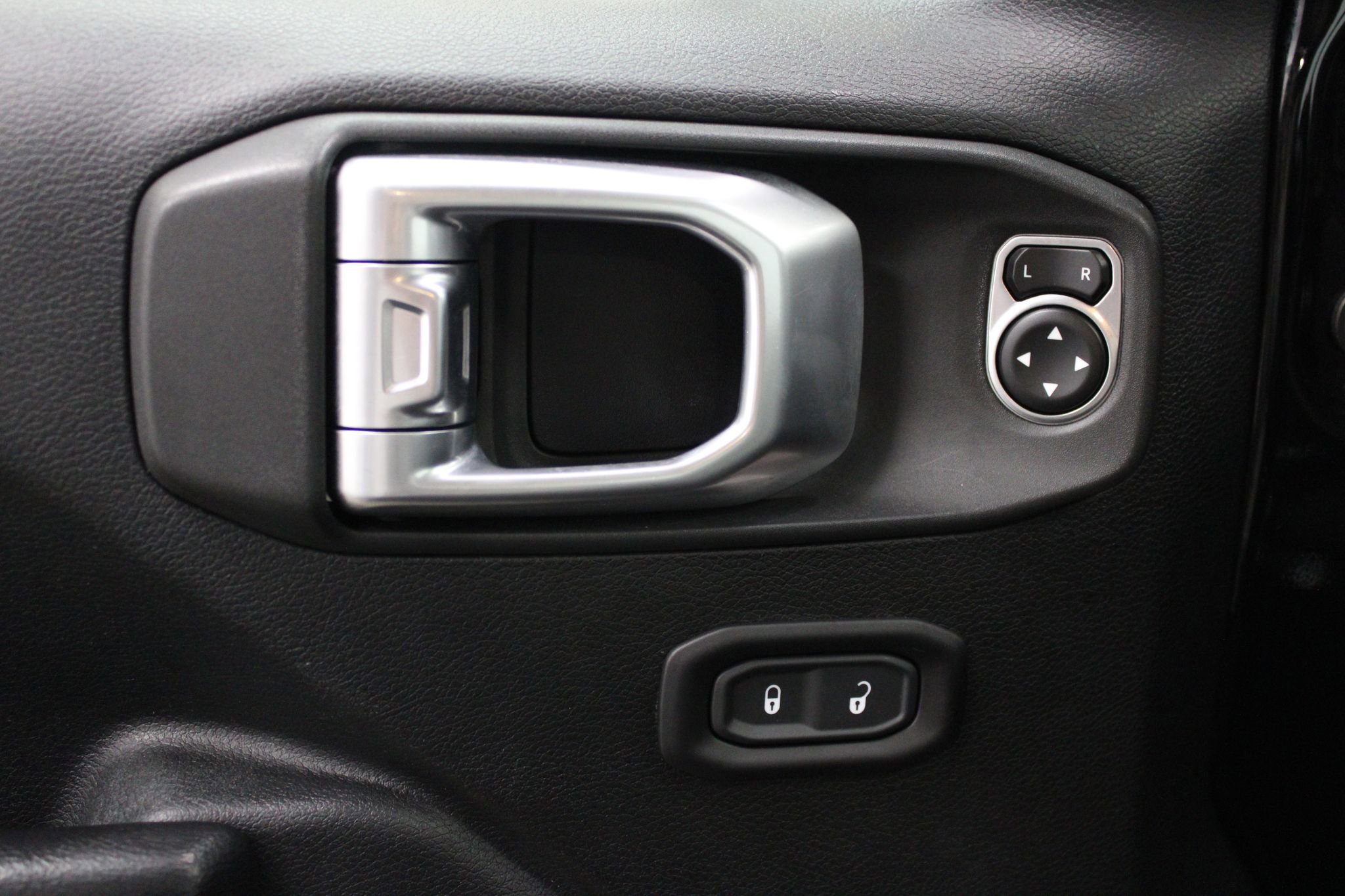 Used 2020 Jeep Gladiator Sport w/ Technology Group image 36