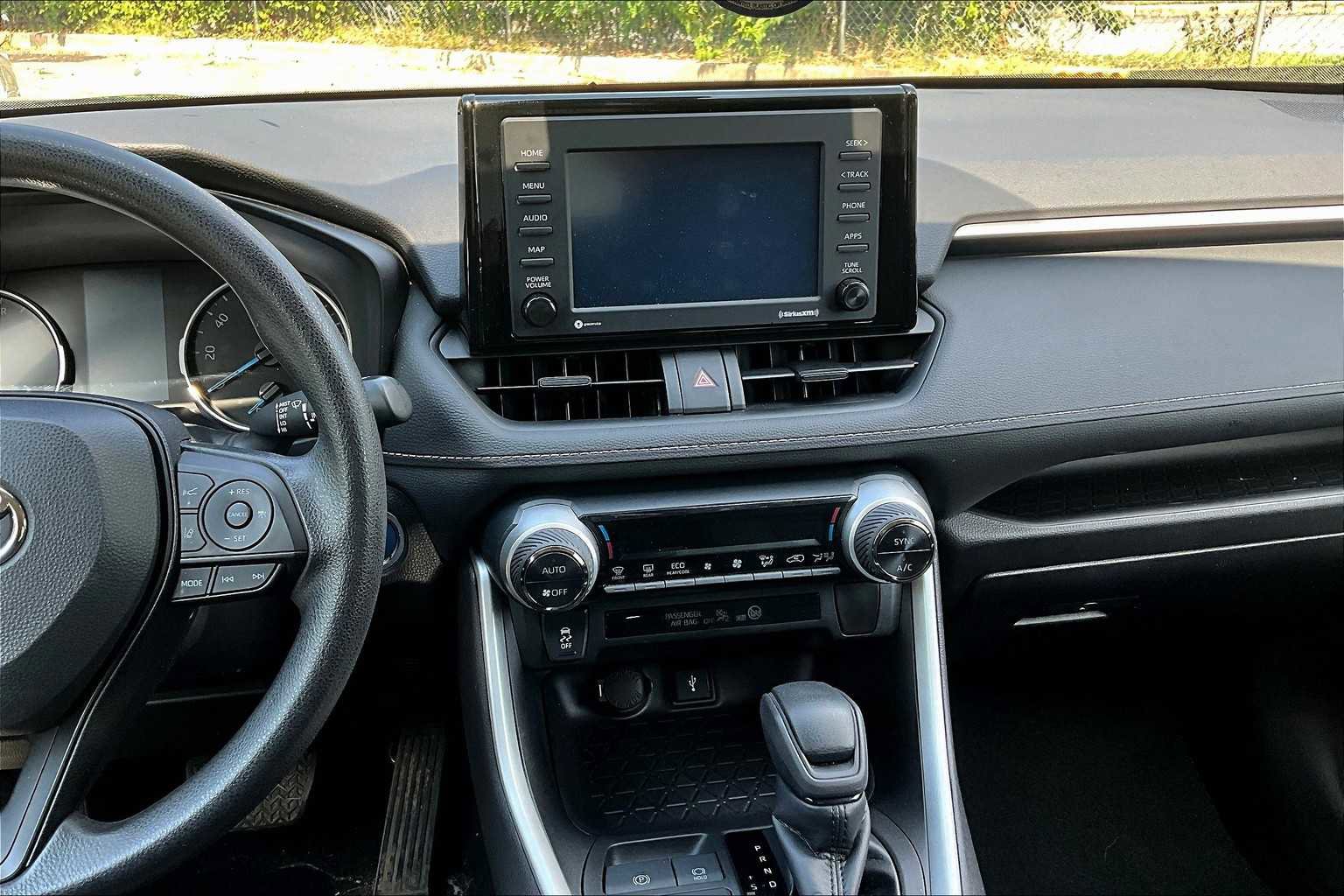 Used 2022 Toyota RAV4 XLE AWD/4WD image 11